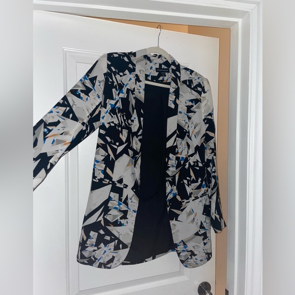 Brand new never worn pattern blazer - Picture 2 of 4